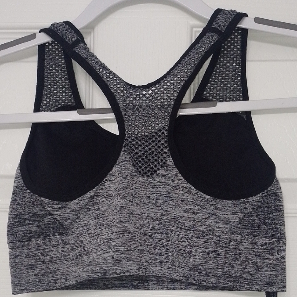 PINK Victoria's Secret Gray Racerback Sports Bra - Picture 4 of 6